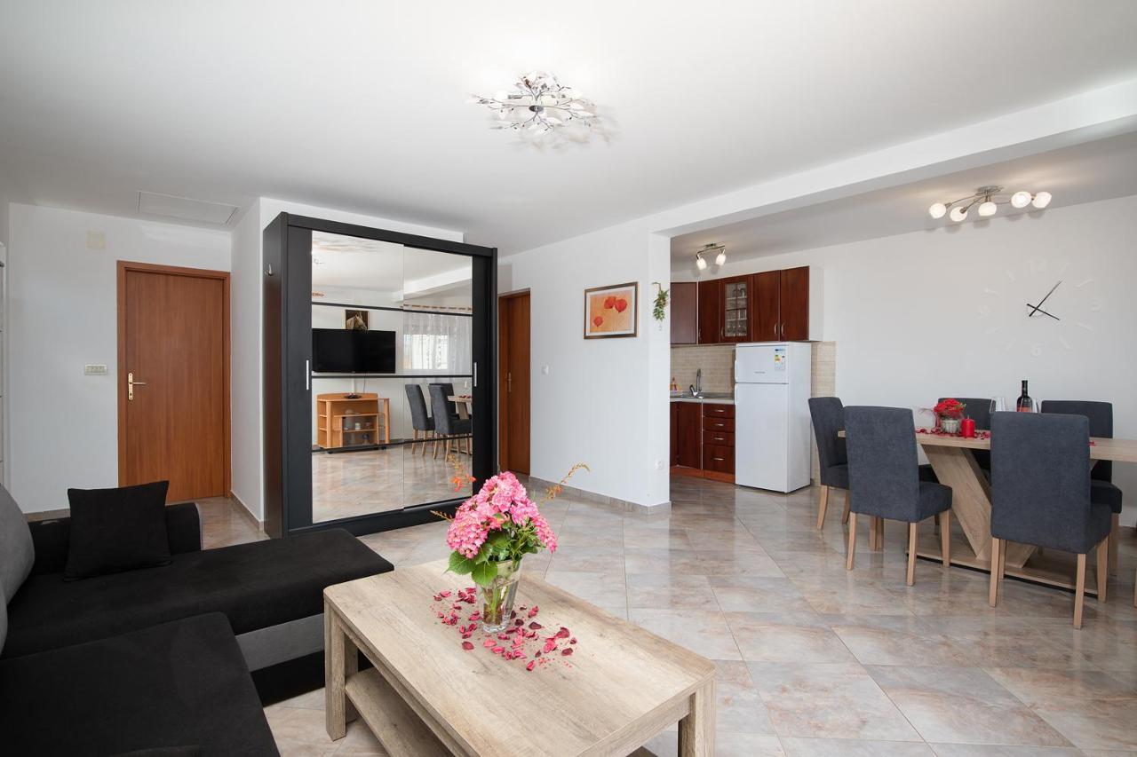 Apartmani Dujmovic Medulin Exteriör bild