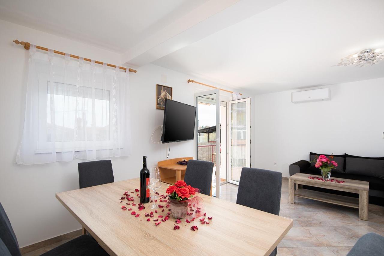 Apartmani Dujmovic Medulin Exteriör bild